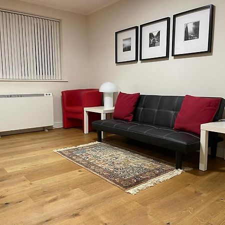 Morden Flat Close To Dlr Station With Free Parking Londýn Exteriér fotografie